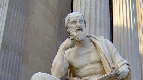 Yunan yazar Herodot, Etrüsklerin kökenine dair bir fikre sahipti.