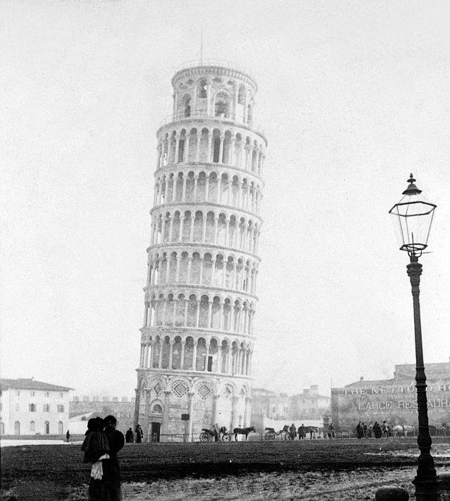 14. Eğikliği ile ünlü olan Pisa Kulesi bu ününü bir hataya borçluydu. Dengesiz bir zemine oturtulan temel daha ikinci katın yapımına başlandığında batmaya başlamıştı...