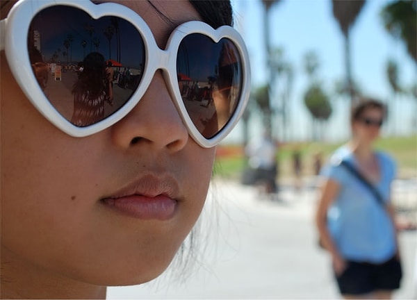 9. "Твои глаза такие красивые! Я просто хочу вычерпать их и заменить своими собственными".  Теперь я везде ношу солнцезащитные очки 😑