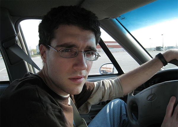 15. «Мне нравится, как ты смотришь на меня, как будто ты собираешься убить меня» - сказала мне моя подруга