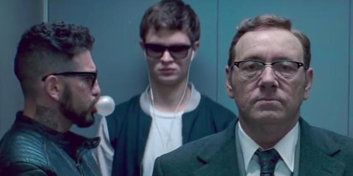 Sürü Psikolojisinin Mağduru Olduğumuzu Yüzümüze Çarpan Garip Asansör Deneyinde Siz Olsanız Ne Yapardınız?