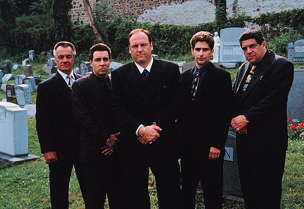 4. Ay Yapım’ın The Sopranos’un yayın haklarını satın aldığı ve yakında ülkemize uyarlanacağı söyleniyor.