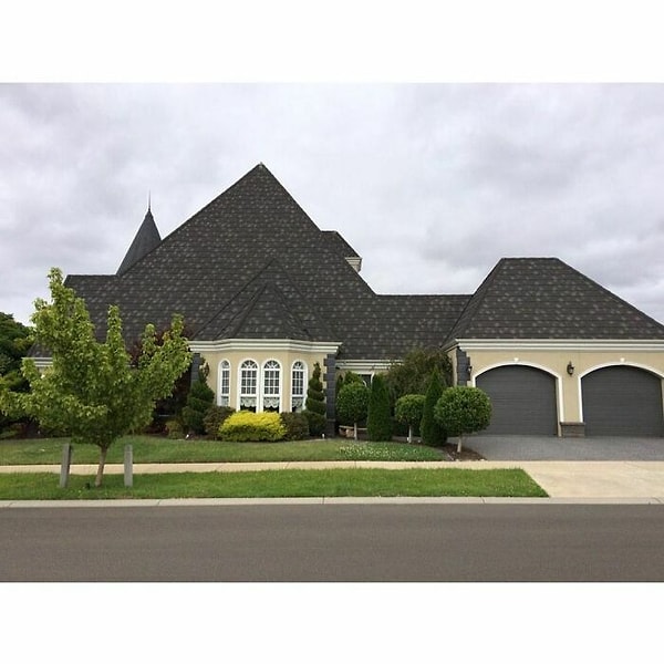 1. Похож на дом, который я пытаюсь построить в игре The Sims