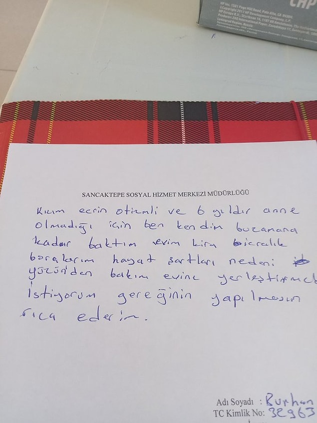 Fakat geçim sıkıntısı onun da yakasına yapıştı ve son çare olarak çocuğunu bakım evine vermek zorunda kaldı... Başvuru mektubunu da Twitter hesabından isyan ederek paylaştı.