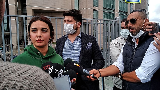 Mehmet Ali Erbil, sosyal medya üzerinden yazışmalarını yayınlayan Ece Ronay'ın özel hayatının gizliliğini ihlal ettiğini ve kişisel verilerini hukuka aykırı olarak yaydığını ileri sürmüş.