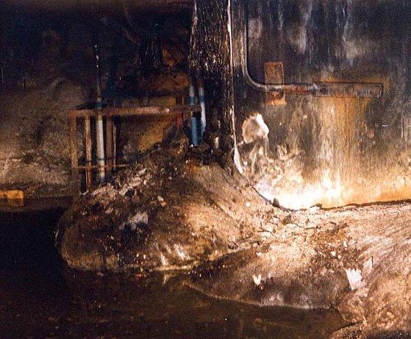 Fil Ayağı, eser miktarda uranyum, titanyum, zirkonyum, magnezyum ve grafit içeriyor. İçindeki kristal taneciklere rağmen büyük ölçüde homojen olan kütle, uzaktan kumandayla yönetilen matkaba dayanıklı yapıda olsa da kalaşnikof tüfeği ile yapılan deneyde hasar gördü.