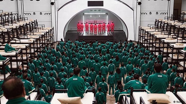 456 oyuncunun büyük bir para ödülü için canları pahasına oyun turnuvasına katılmalarını konu alan dizi ülkemizde de haftalardır gündemden düşmedi biliyorsunuz.