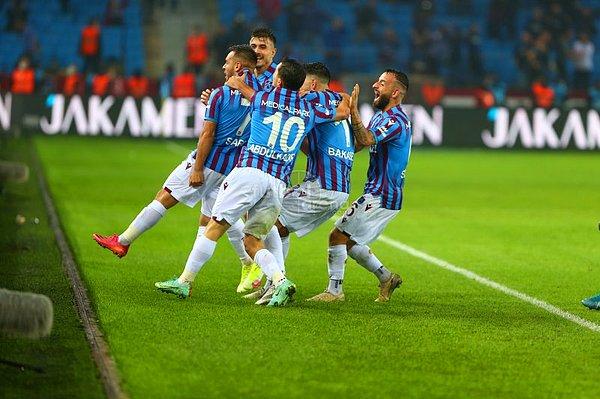 Ev sahibi ekip 1-0 geriye düştüğü karşılaşmayı 3-1 kazanarak Süper Lig'de zirveye oturdu.