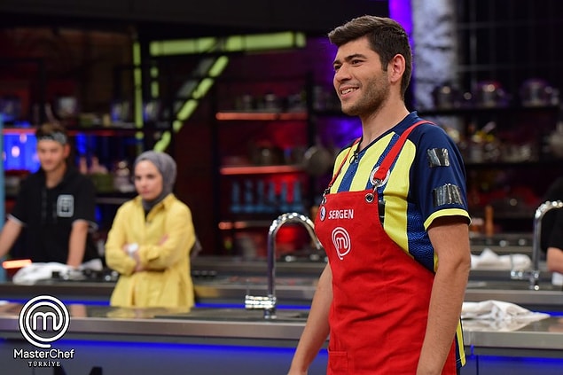 MasterChef'in sekizinci haftası da önceki haftalar gibi oldukça heyecanlı başladı. Mavi takım kaptanlığını kazanan Tahsin, Kırmızı takım için kaptan olarak Sergen'i seçti.