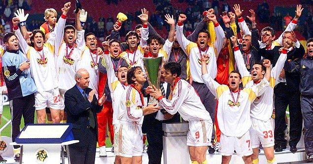 11. Galatasaray, Arsenal'i 4-1 yenerek UEFA Kupası'nı, Real Madrid'i 2-1 yenerek de Süper Kupa'yı müzesine götürdü.