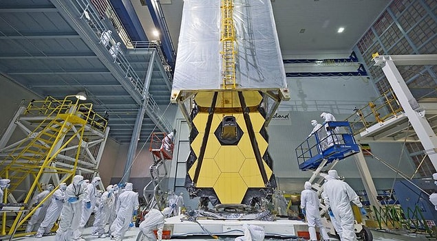 Hubble'dan 7 kat daha güçlü ışık yakalama yetenekleri olan James Webb evrenin çok eski zamanlarını gözlemleyecek.