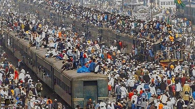30. Hindistan'da yapılan nüfus sayımında Hint nüfusu 1 milyar olarak açıklandı.