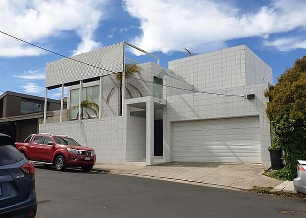 1. Мне одному кажется, что это похоже на душ?