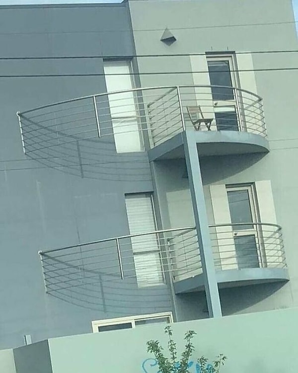 11. Мечты подобны левой половине этого «балкона» ... Совершенно бессмысленны и могут привести к ужасным травмам, если вы задержитесь на них слишком долго