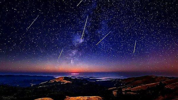 Birçok kişi UFO'ların varlığını öne sürerken bazıları ise dünyamıza düşen meteorları gösteriyor.
