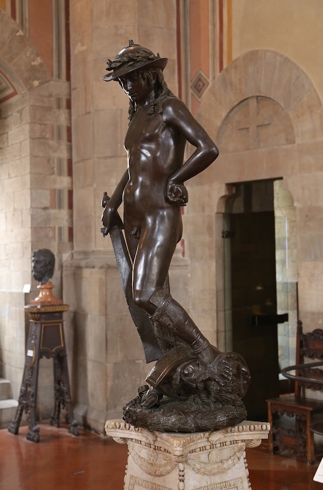 Bu dönemdeki bilinen en ünlü nü eserler arasında Michelangelo’nun David’i Botticelli’nin Venüs’ün Doğuşu tablosu vardır.