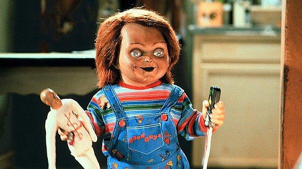 21. Bir seri katilin ruhuna sahip oyuncak bebek olarak da bilinen Chucky'nin ilk kez izleyicilere sunulduğu 1988 filmi Child's Play, kısmen, Don Mancini'nin üniversiteye giderken karşılaştığı bir oyuncak trendinden esinlenmişti.