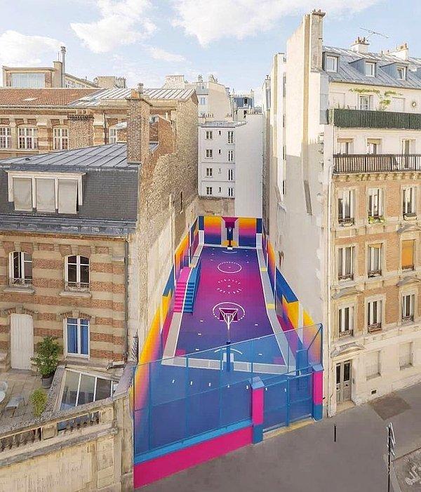 13. Paris'te rengarenk bir basketbol sahası: