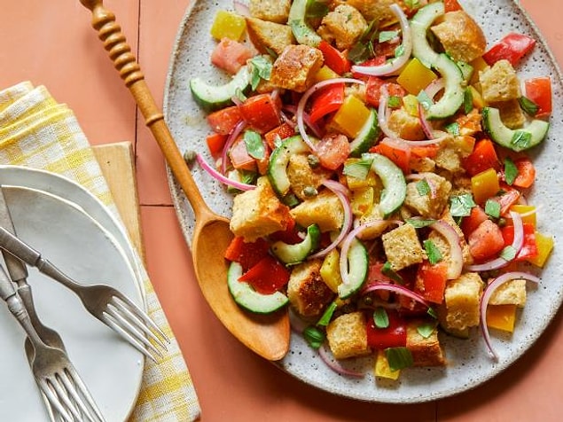 Bayatlamış Ekmeklerinizden Panzanella