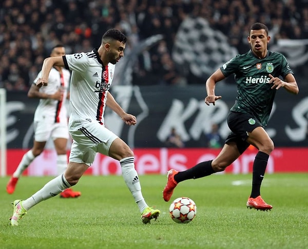 45'te Teixeira'nın golü ofsayt gerekçesiyle iptal edildi. İlk yarı 3-1 Sporting üstünlüğü ile sona erdi.