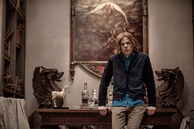 7. Jesse Eisenberg, Batman ve Superman: Adaletin Şafağı filmini izlememiş ve izlemeyi de düşünmüyormuş. Hatta aktör, böyle daha rahat hissettiği için, hiçbir filmini izlememiş.