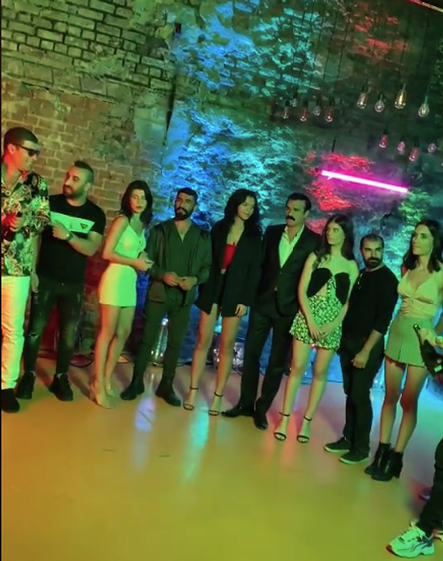 Ve bu fenomenliğin meyvelerini de yavaştan topluyor sanki. Kendisi en son Ferhat Güzel'in bir klibinde rol aldı.