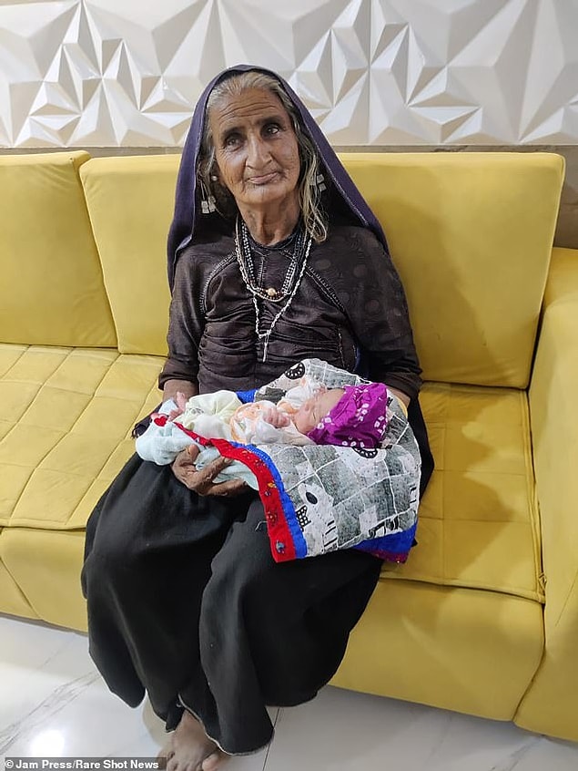 Hindistan'da yaşayan 70 yaşındaki Jivunben Rabari isimli kadın, geçtiğimiz gün ilk çocuğuna doğum yaparak tarihin şu ana kadar bilinen en yaşlı ikinci annesi oldu.