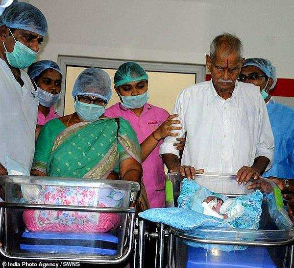 Hatta kendisinin 82 yaşındaki Sitarama Raja Rao, ikiz kızlarının doğumu karşısında çok mutlu olduğu için aynı gün bir kalp krizi geçirmişti.