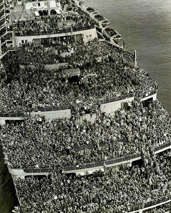 3. "İkinci Dünya Savaşı'ndan eve dönen askerler, 1945."