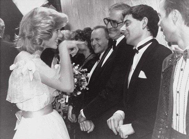 16. "Prenses Diana, 1984 yılında bir davette Rowan Atkinson ile tanışır."