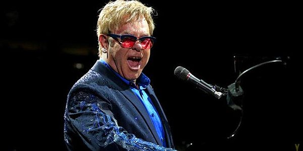 8. İngiliz Şarkıcı Elton John, 2016 Yılında Antalya'da Hayranlarıyla Buluşmuştu.