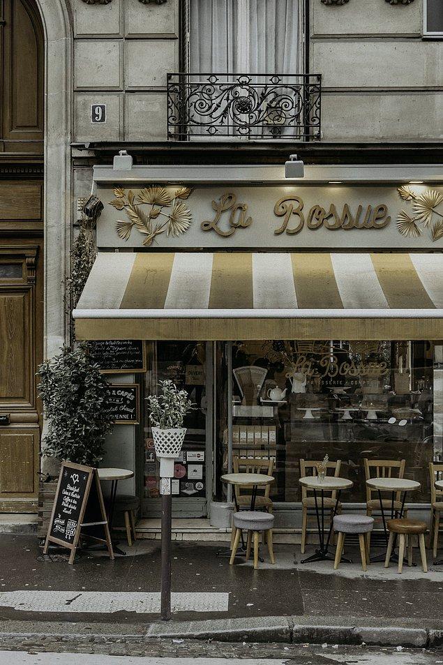 27. "Paris'te bir dükkana veya restorana girerken hiçbir şey satın almasanız bile her zaman "bonjour", çıkarken "au revoir" demelisiniz."