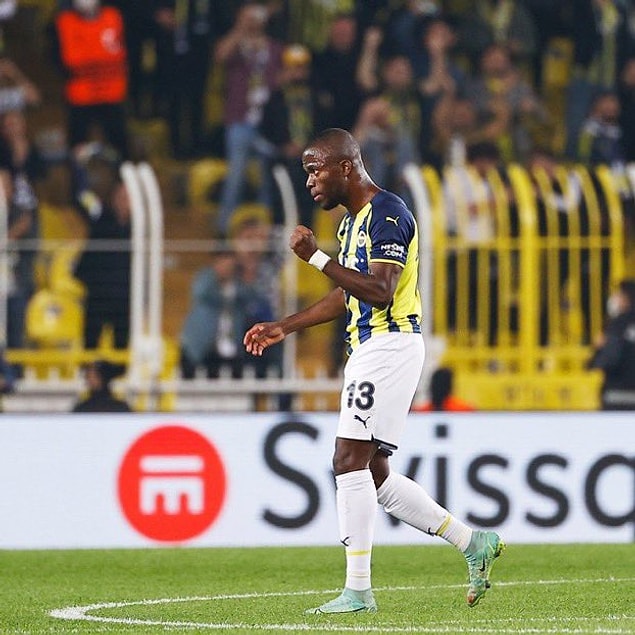 45. dakikada Fenerbahçe yine penaltı kazandı. Topun başına bir kez daha Valencia geçti. Tecrübeli futbolcu bu sefer hata yapmadı ve takımını 2-1 öne geçiren golü kaydetti.