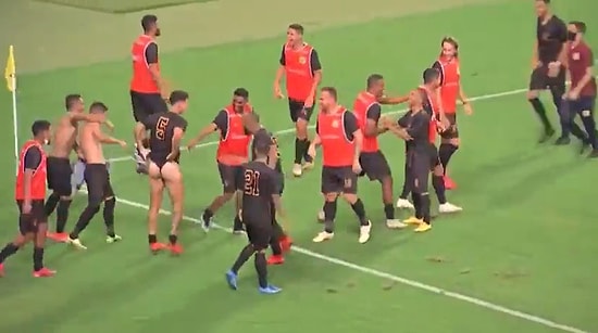 Hayatımda Daha Garip Bir Olay Görmedim: Gol Sevinci Sırasında Arkadaşının Yüzüne Oturan Futbolcu