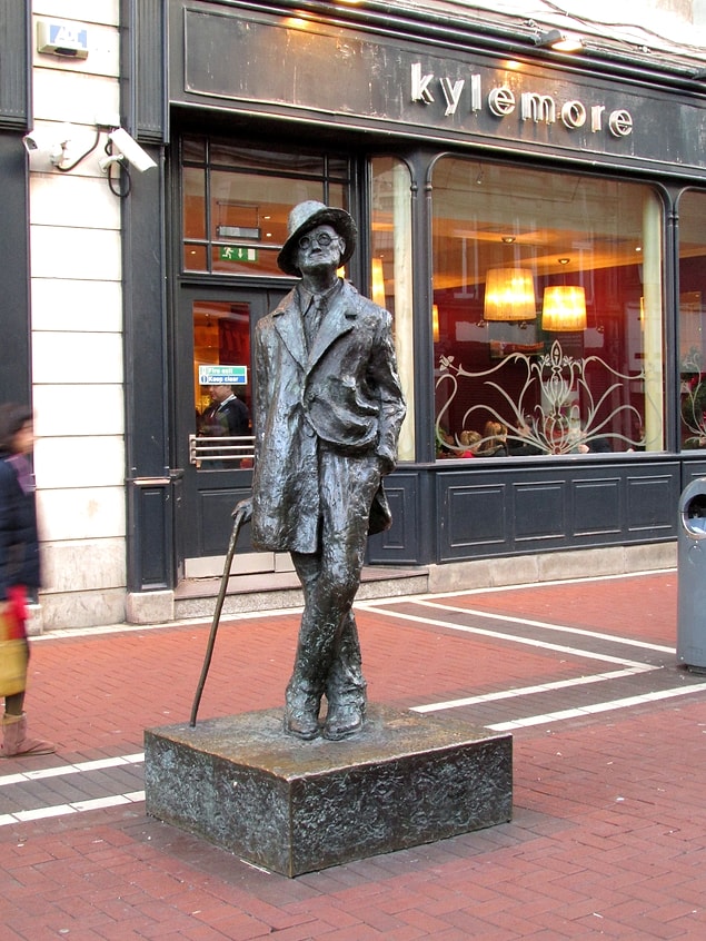 3. James Joyce, Samuel Beckett ve Oscar Wilde gibi edebiyat dünyasının önemli isimlerinin eserlerine, izlerine rastlarsınız.