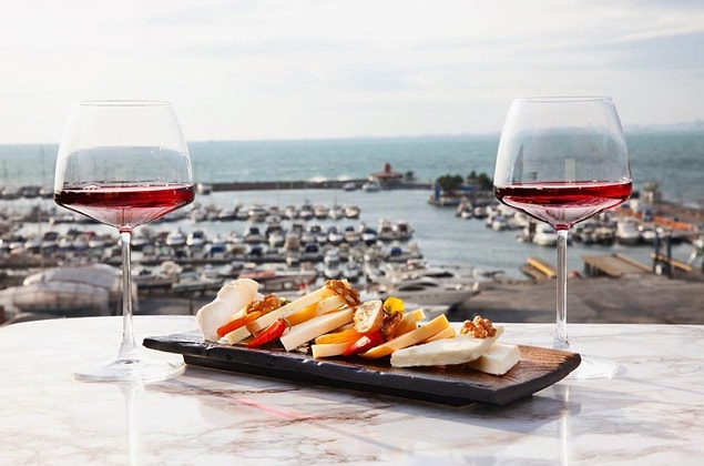 20. Marina manzaralı Jigger Kitchen & Bar…