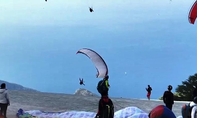 Görüntülerde, bir paraşütçünün iniş yaptığı esnada bir standa çarpması, havalanmaya çalışan bir paraşütçünün yere düşmesi ve bir paraşütçünün kayalıklara düşme anı kameralara yansıdı.