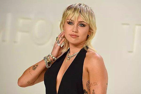 Miley Cyrus genç yaşta başladığı oyunculuk ve müzik kariyerinde attığı her adımla sansasyon yaratan bir isim bildiğiniz üzere.