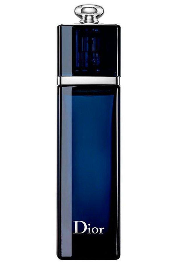 3. Dior Addict: Oryantal çiçeksi bir parfüm