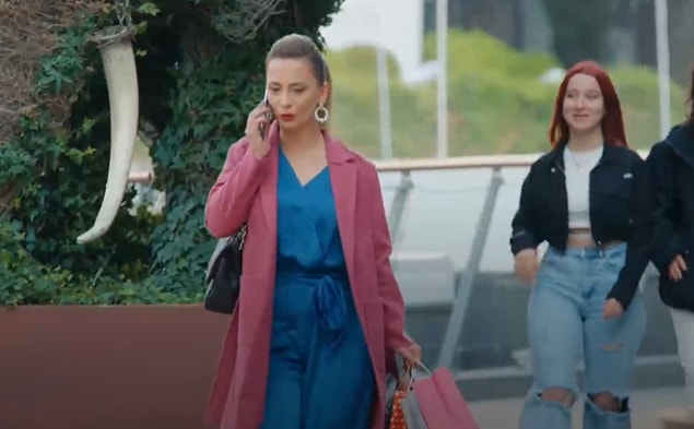 4. Yeşim karakterinin mavi tulumu her yerde giyilecek türden bir parça.