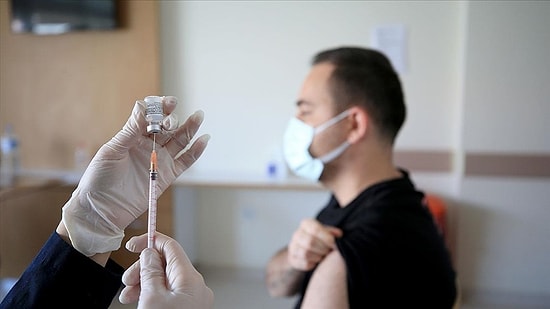 İki Doz Sinovac Aşısı Olanlar İçin Yeni Karar: 3 Aya Düşürüldü