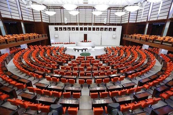 2024'te Türkiye Büyük Millet Meclisi (TBMM) çalışanlarına yaklaşık 6 milyar TL, Cumhurbaşkanlığı çalışanlarına 2,2 milyar lira, Anayasa Mahkemesi çalışanlarına 306,6 milyon lira ödeme yapılması planlanıyor.