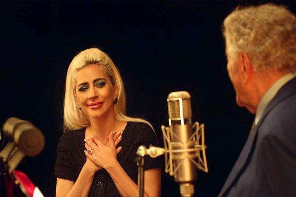 Lady Gaga'nın "şarkı söylerken genç bir delikanlıya dönüşüyor" dediği Tony Bennett, 2016 yılından beri Alzheimer hastalığıyla mücadele ediyor.