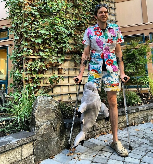 14. Ура, я выиграл конкурс костюмов на работе