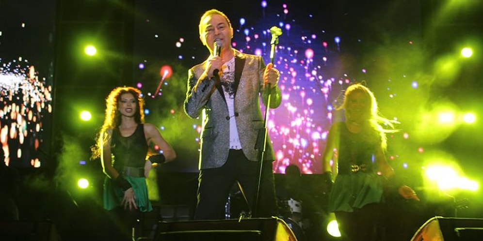 Serdar Ortaç Herkesin Gözünün Önünde Dansçısının Bacaklarını Okşadı! Konserde Beklenmedik Olay...