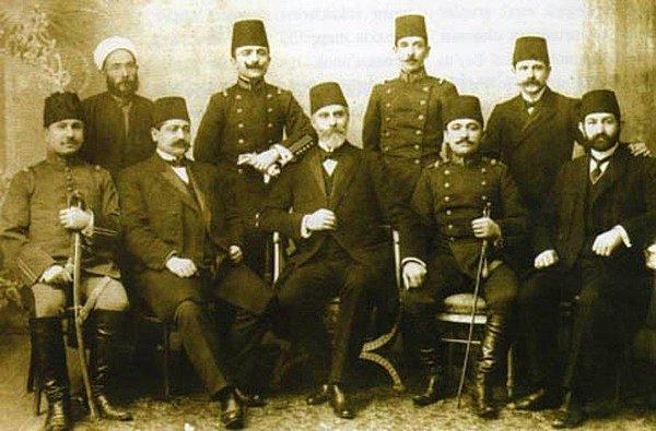 Osmanlı'da Kurulan İlk Siyasi Parti Hangisidir?