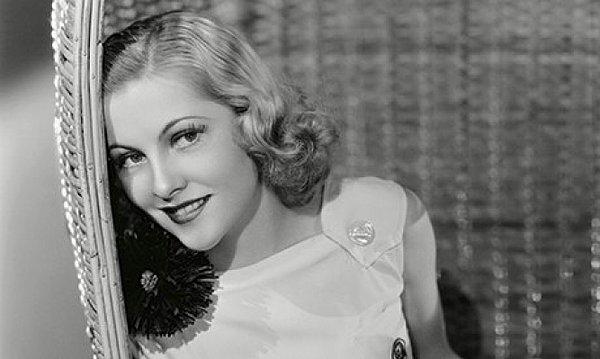 6. Warner Bros Stüdyoları'ndaki bir çalışan ona oyunculuk yapmayı teklif edene dek Joan Fontaine oyuncu kız kardeşi Olivia de Havilland için şoförlük yapıyordu.