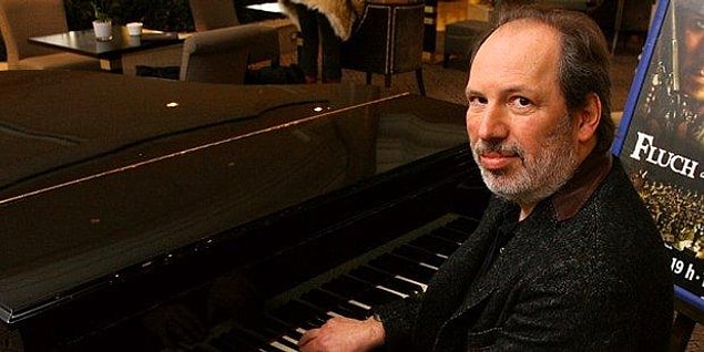 9. Hans Zimmer, kitabın o kadar büyük bir hayranı ki, uzun zamandır birlikte çalıştığı Christopher Nolan ile Tenet üzerinde çalışmayı reddetti ve Dune'u seçti.