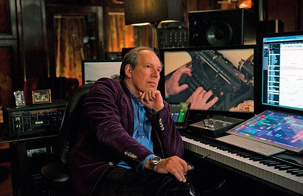 10. Hans Zimmer ayrıca film için ikinci bir film müziği besteledi. Filmin baş yapımcısı Tanya Lapointe tarafından yazılan "The Art and Soul of Dune" için orijinal müzik yazdı.