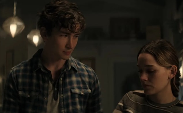 9. Victoria Pedretti ve Dylan Arnold'un ilişkiye başladığı iddia edildi!